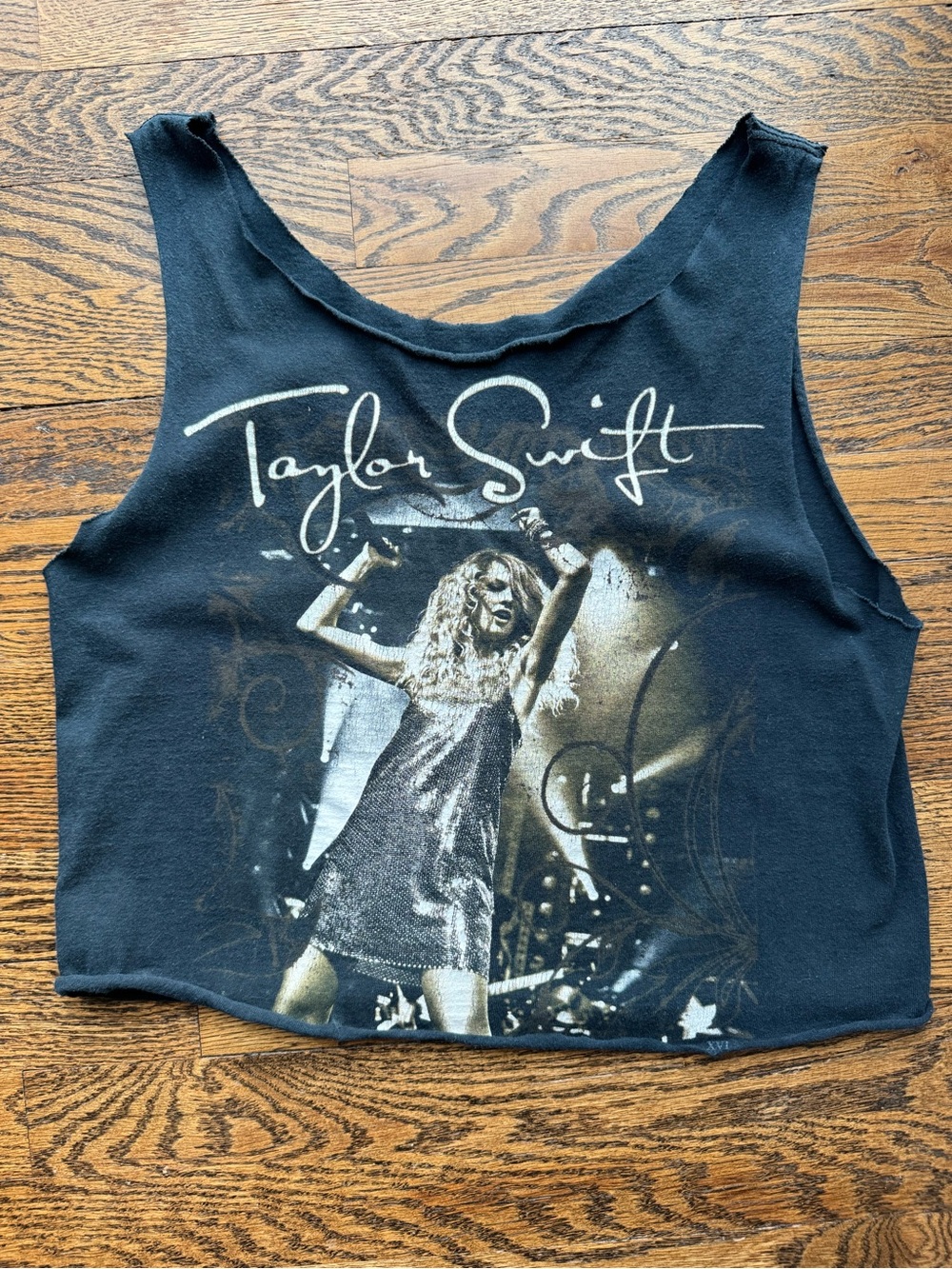 Taylor Swift RARE Vintage Fearless Era Tour Shirt